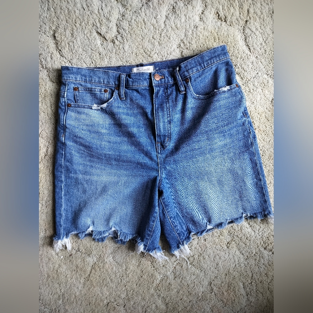 Made well high-rise mid-length shorts